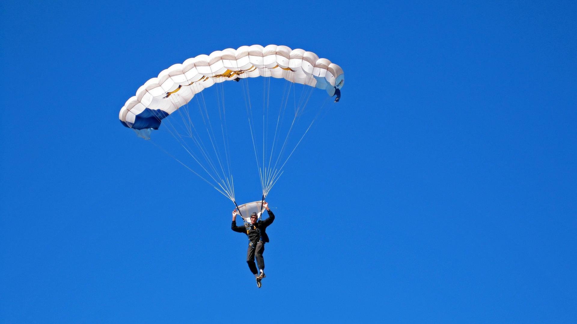 体育新闻中心深化体育媒体与科技公司战略合作，体育市场媒体